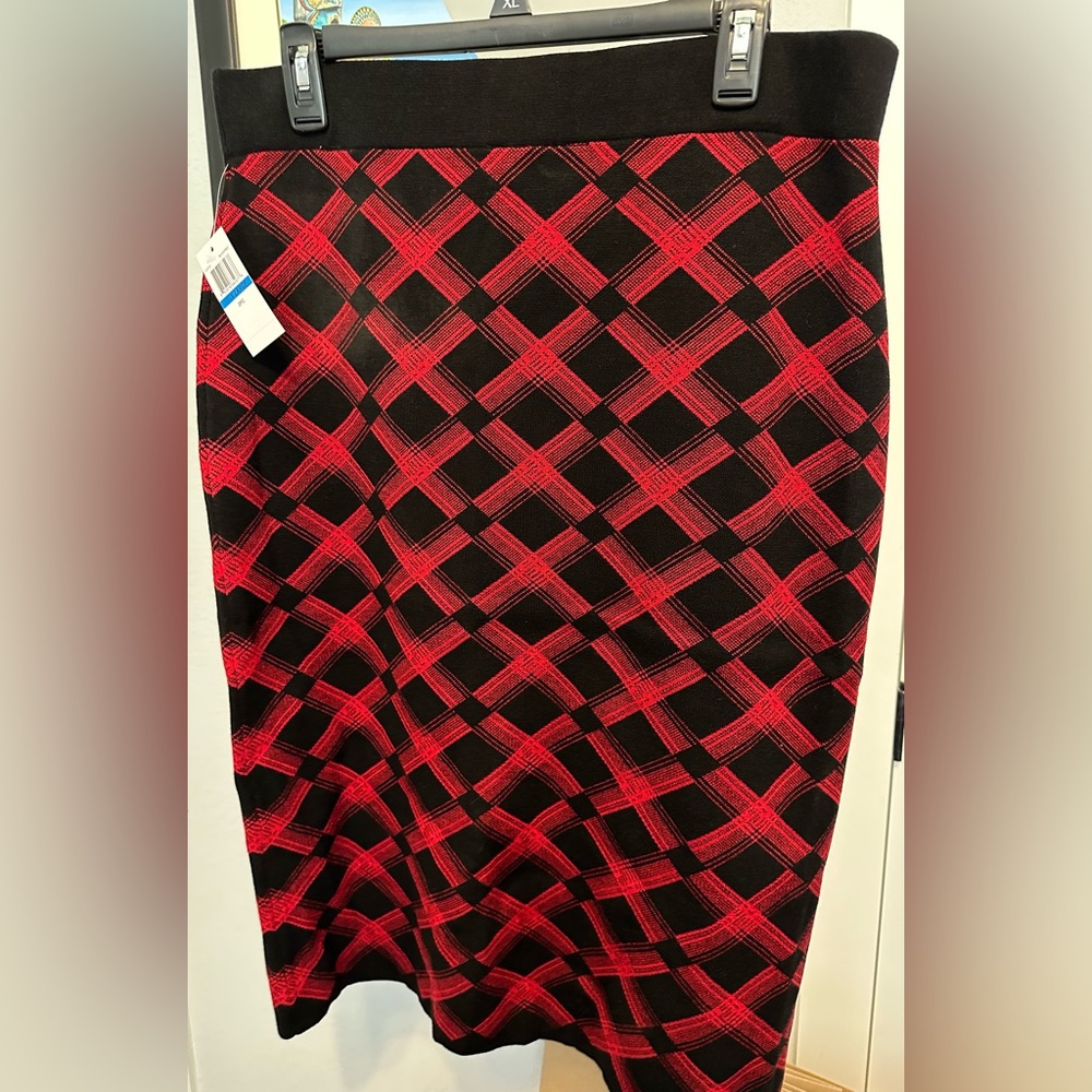 Black and red sweater material two piece, XL long sleeve shirt and skirt